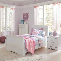 Anarasia White Sleigh Bed